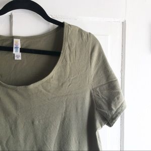EUC LuLaRoe Classic Tee - Solid Mossy Green